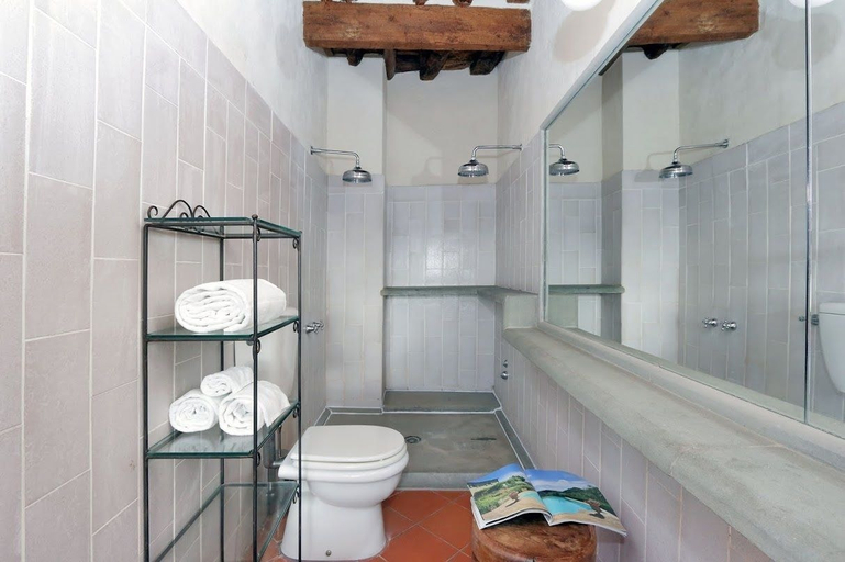 Bathroom 5, Il Castello di Bibbione, Florence