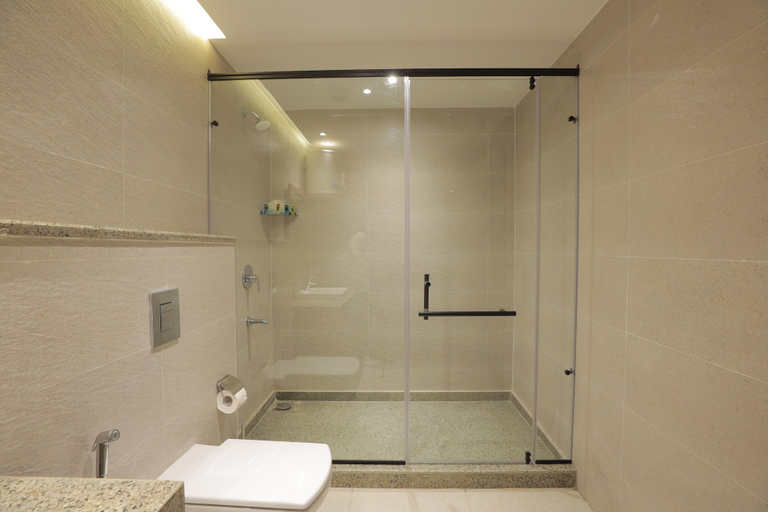Bathroom 3, New Pyramid Front Hotel, Al-Ahram