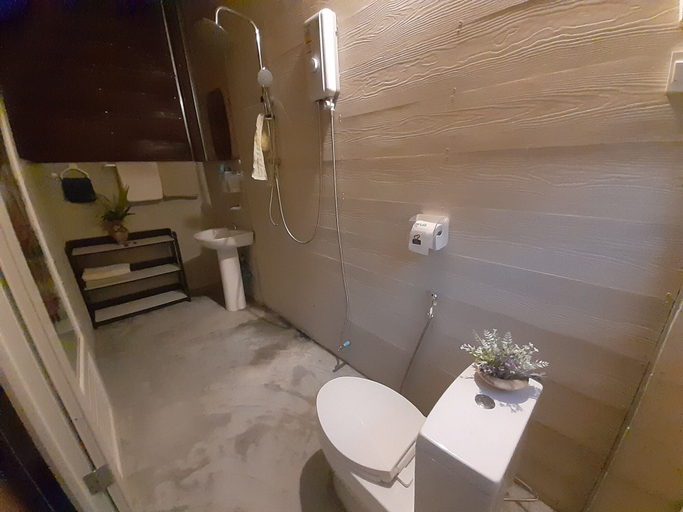 Bathroom 3, Village Homestay, Kumphawapi
