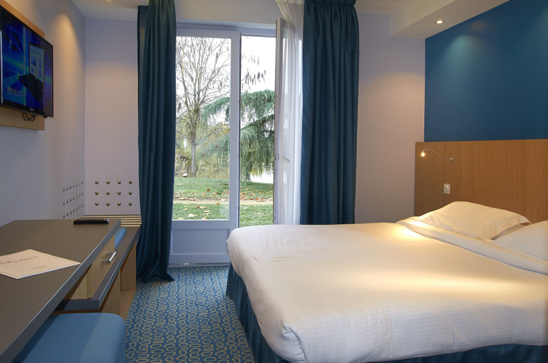 Bedroom 3, Hotel Restaurant Le Rive Gauche, Yonne