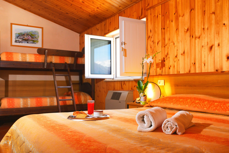 Bedroom 2, Hotel Holidays, L'Aquila