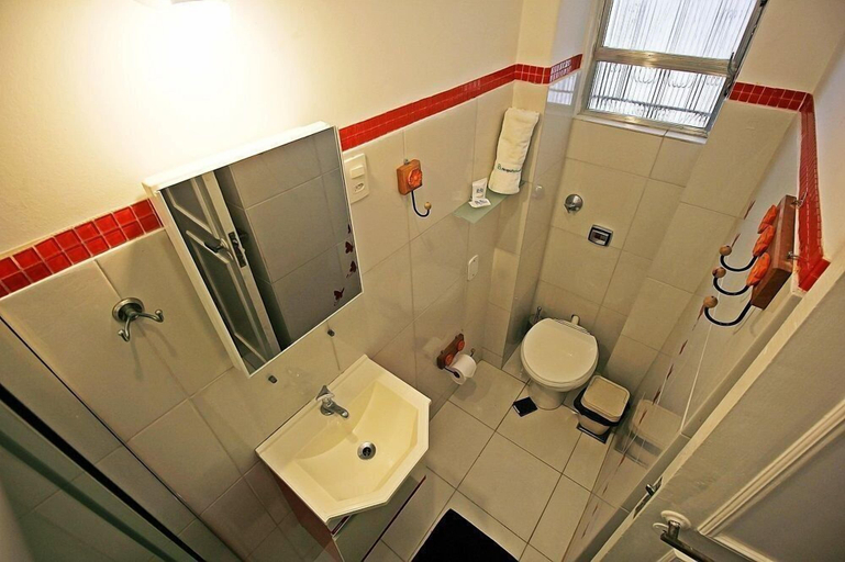 Bathroom 4, Rio Spot C051, Rio de Janeiro
