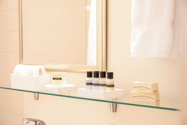 Bathroom 4, Park Lane Suites and Inn, Multnomah