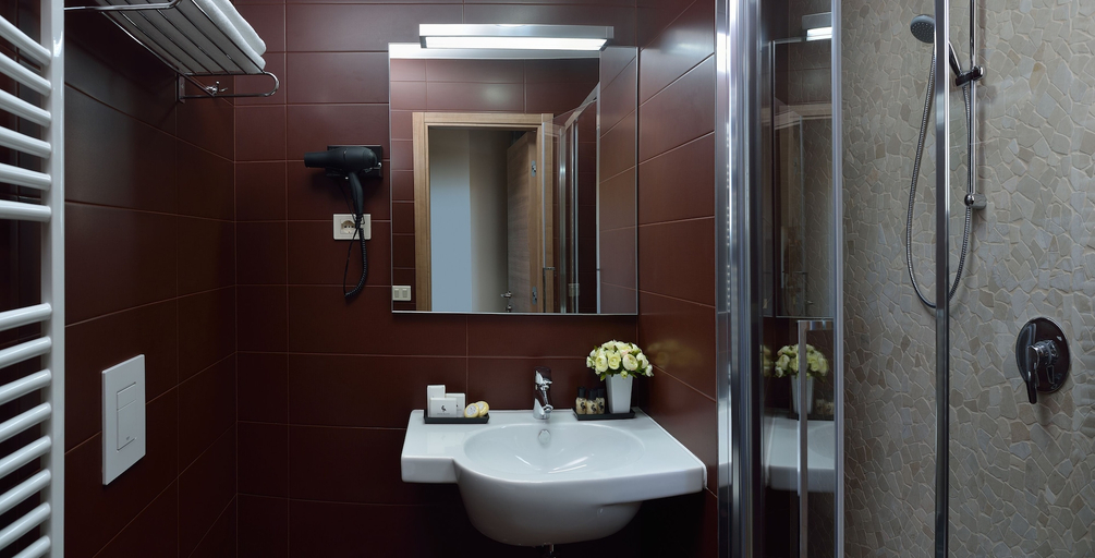 Bathroom 4, Hotel Rossini, Pesaro E Urbino