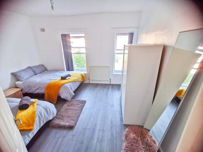 Others 4, Charming 4-bed House in Manchester, Manchester