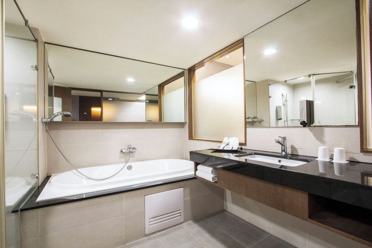 Bathroom 4, VIP Hotel, Taipei City