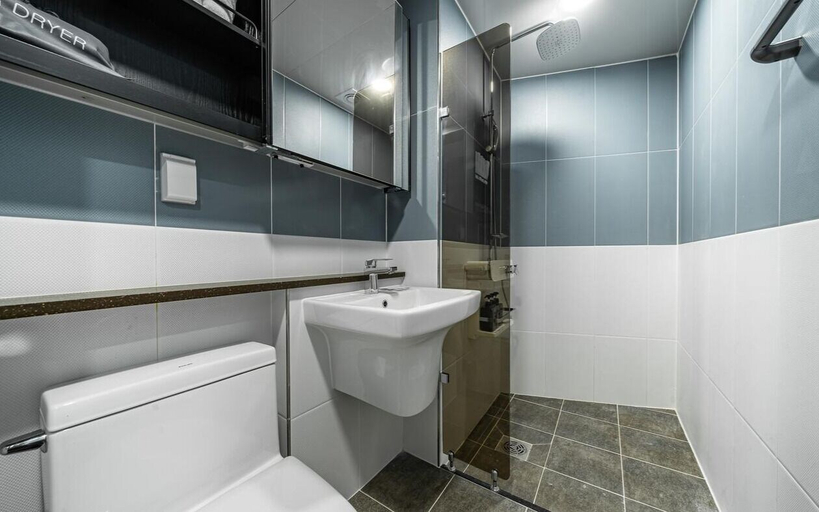 Bathroom 3, Song Jeong Hotel Blue Castle, Haeundae