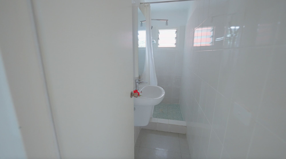 Bathroom 4, Elluk East Studios, Pango