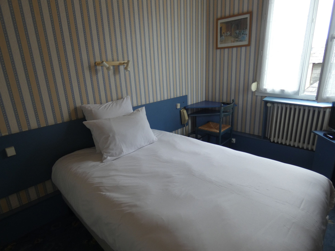 Bedroom 3, Hôtel de France, Calvados