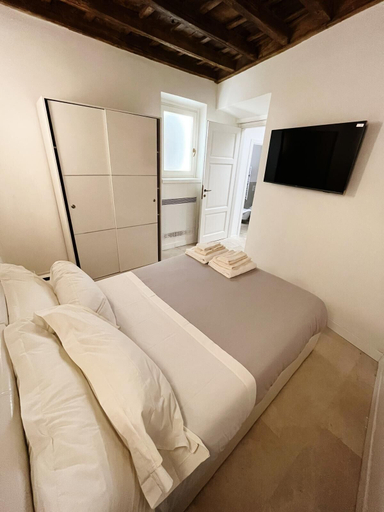 Bedroom 2, Repetita Juvant, Rome