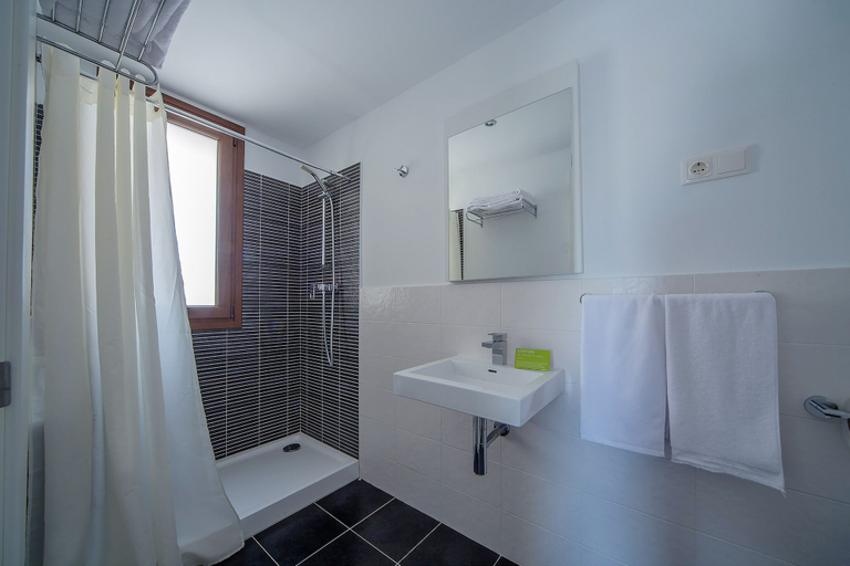 Bathroom 5, Caprice Skyline Aparthotel, Baleares