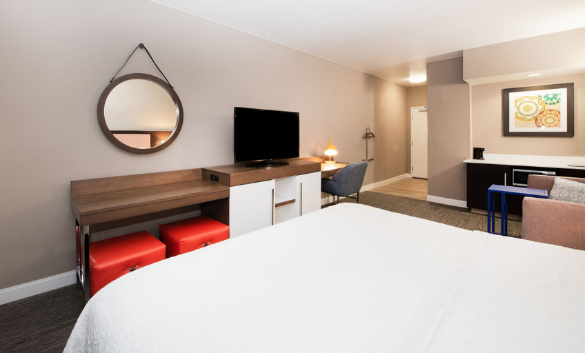 Bedroom 3, Hampton Inn Phoenix-Airport North, Maricopa