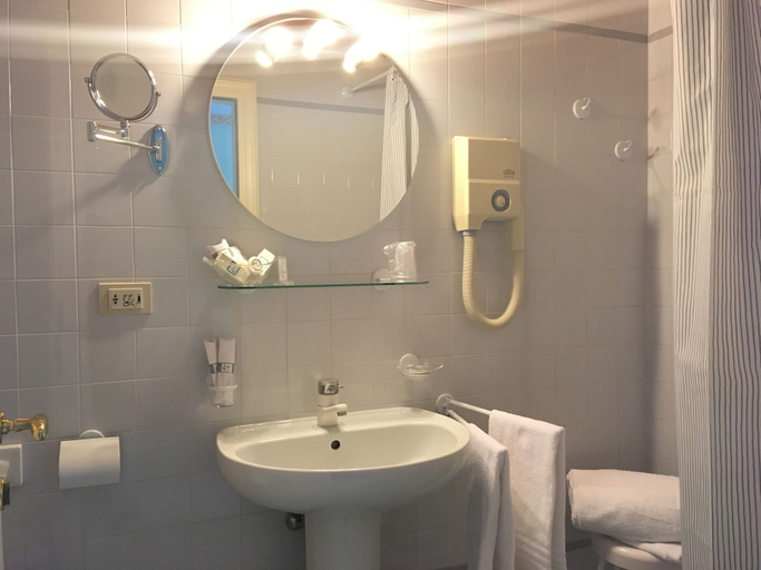 Bathroom 4, Albergo Sapori, Bologna