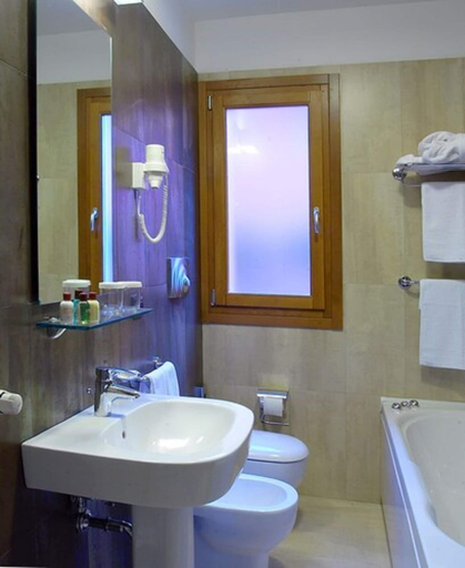 Bathroom 4, Catania Hills Residence, Catania