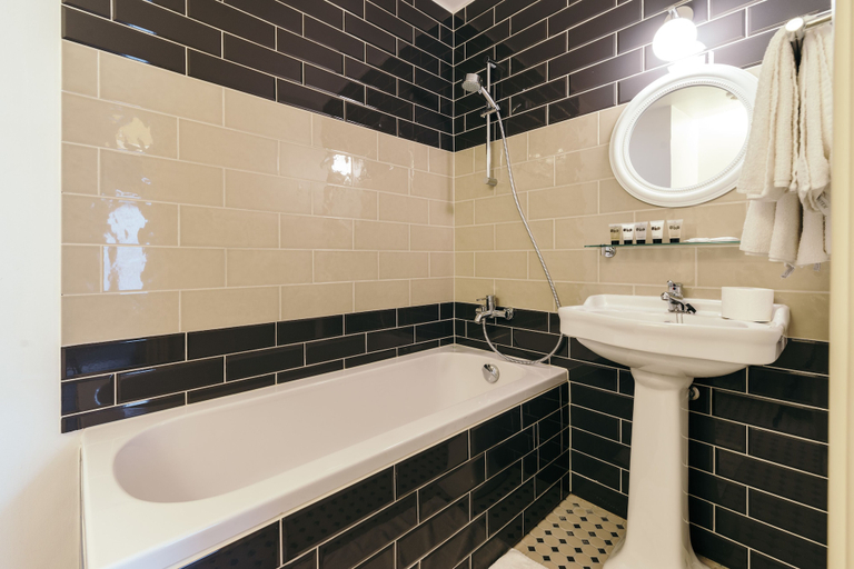 Bathroom 4, Merchants House Hotel, Tallinn