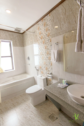 Bathroom 4, Kuti Resort and Spa, Gandaki