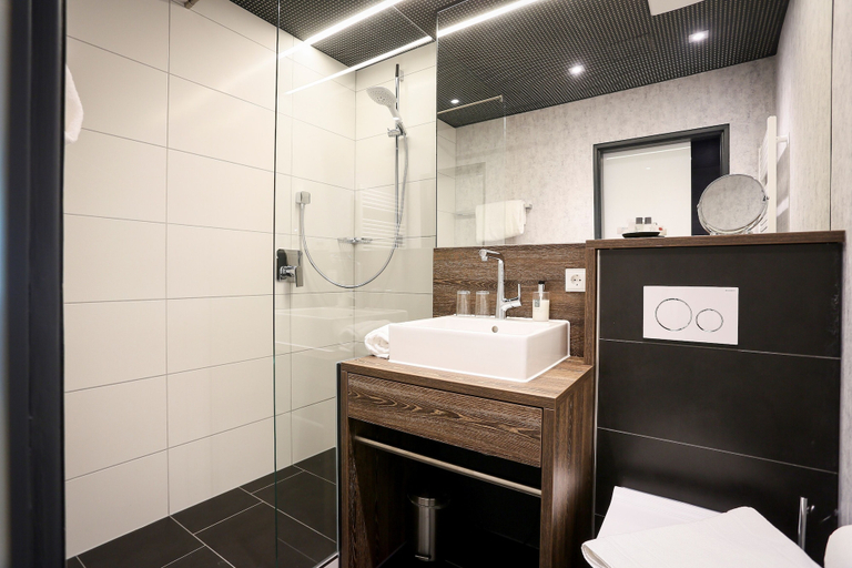 Bathroom 5, Hotel Schempp, Augsburg