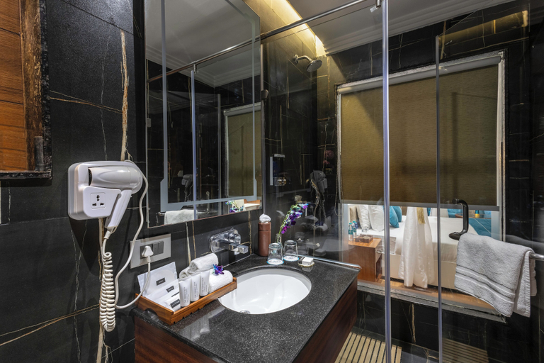Bathroom, Clarion Hotel Dehradun, Dehradun