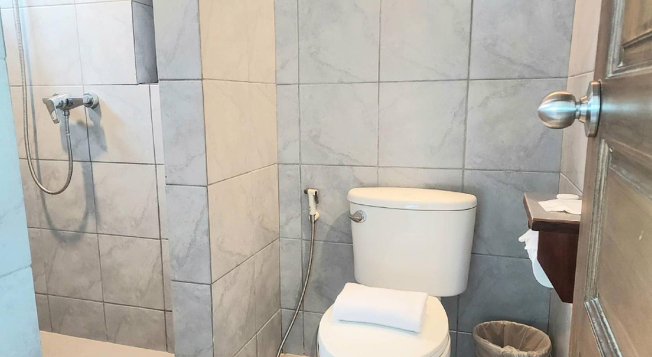 Bathroom 5, Carunda Hotel Pattaya, Sattahip