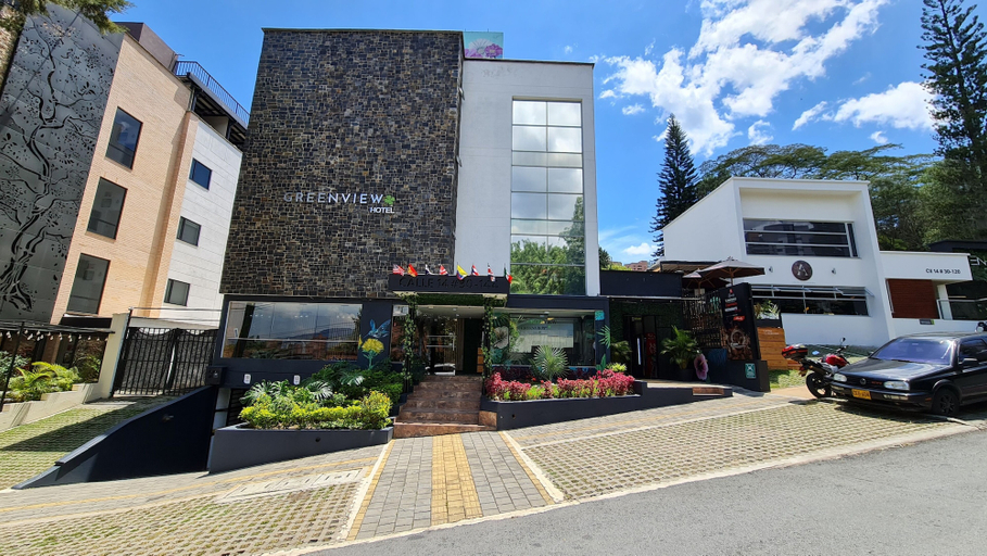 Exterior & Views