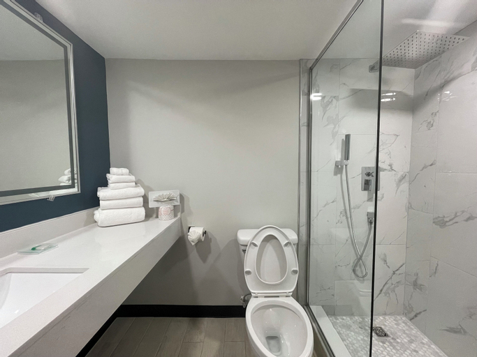 Bathroom 4