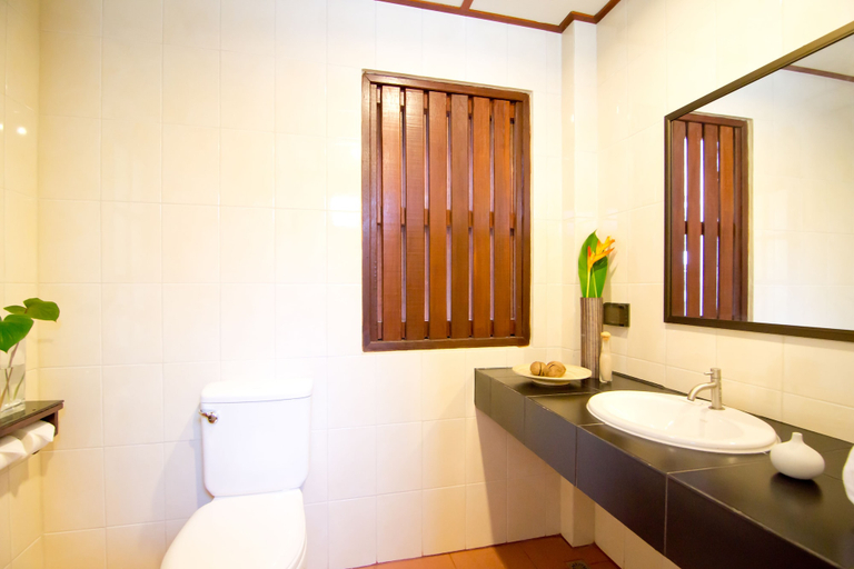 Bathroom 5, Rose Bay Resort, Pattaya
