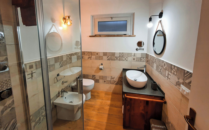 Bathroom 4, Le vigne, Viterbo