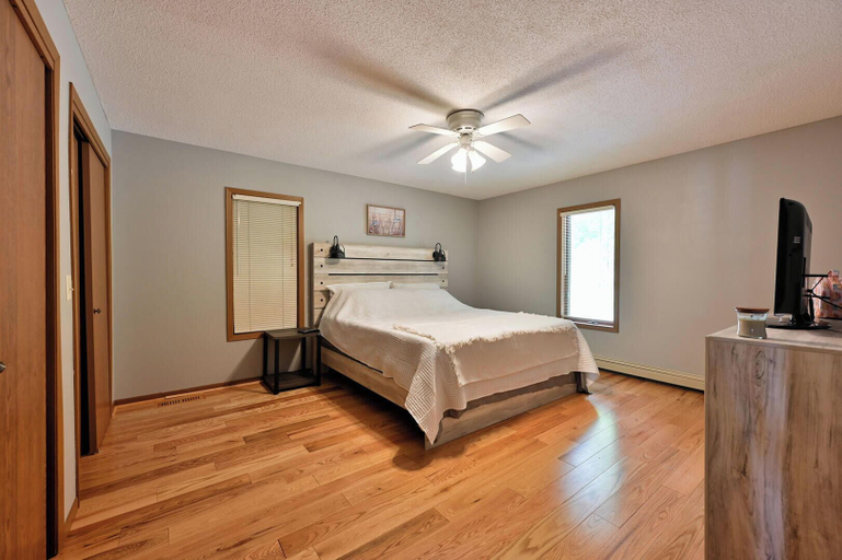 Bedroom 3, Silver Lake Chalet, Washburn