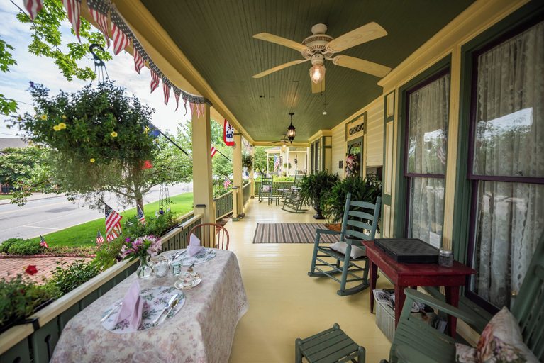 Food & Drinks 5, Carrier Houses B&B, Rutherford