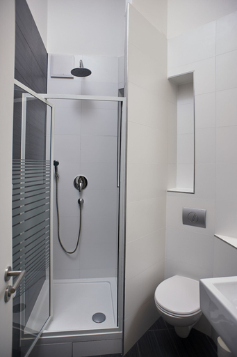 Bathroom 5, Hotel Goldmarie, Berlin