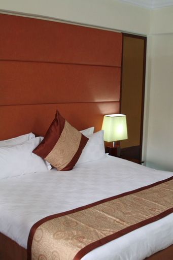 Bedroom 3, Royal Nick Hotel, Tema