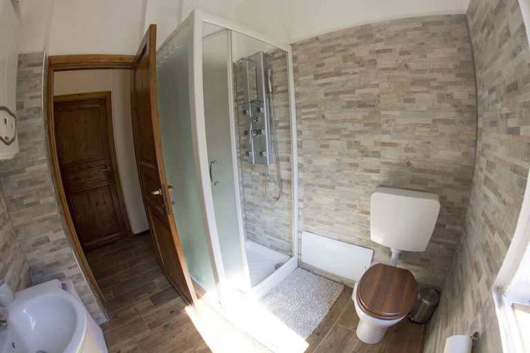 Bathroom 5, B&B Selvarossa, Bologna