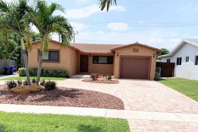 Exterior & Views, 3 Bed - Sleeps 6 - Free Parking - 5 Mins to Beach, Broward
