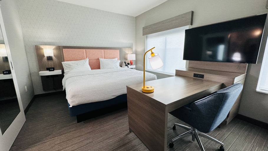Bedroom 3, Hampton Inn & Suites Weatherford, Parker