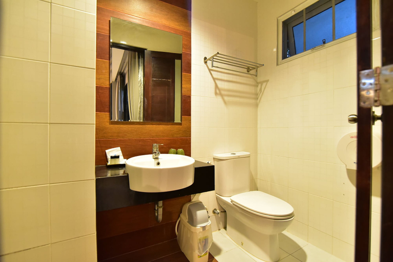 Bathroom 4, The Breeze Lipe Resort, Muang Satun