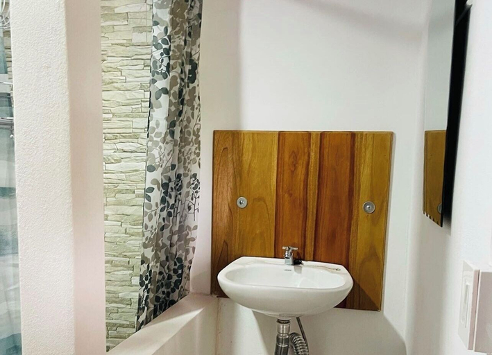 Bathroom 4, Hostel Gufo Fortuna Arenal Volcano, San Carlos