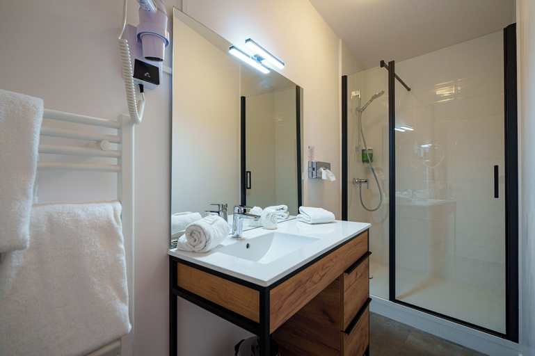 Bathroom 12