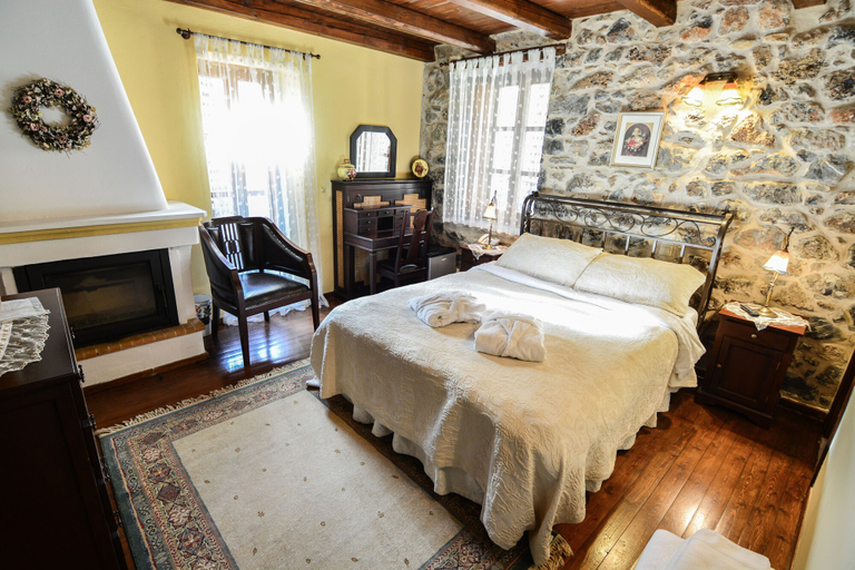 Bedroom 2, Arxontiko Kefalari, Peloponnese