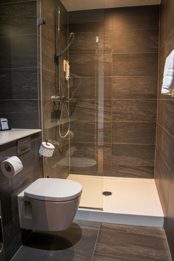 Bathroom 4, Leonardo Hotel Groningen Stadspark, Groningen
