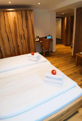Bedroom 3, DEVA Hotel Alpenglück, Berchtesgadener Land