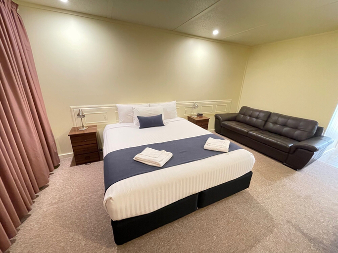Bedroom 2, Jerilderie Motor Inn, Jerilderie