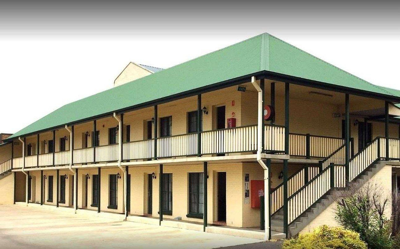 Others 4, Town Square Motel, Orange