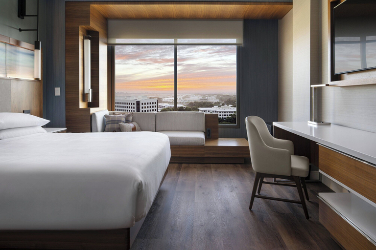 Bedroom 3, Marriott Irvine Spectrum, Orange