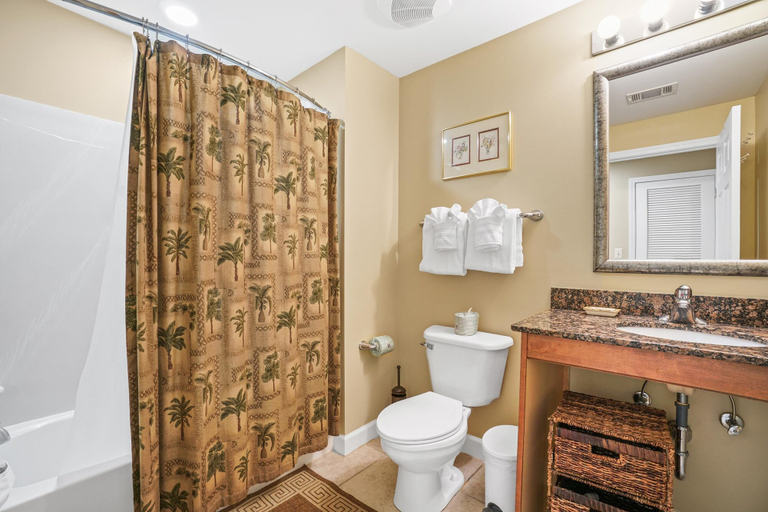 Bathroom 4, Splash Beach Resort by Panhandle Getaways, Bay