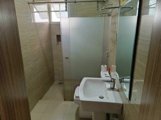 Bathroom 3, Eleventh House Hotel and Suites, Akure North
