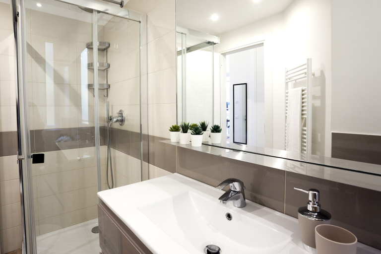 Bathroom, Sweet Apartment near City Center, Milano