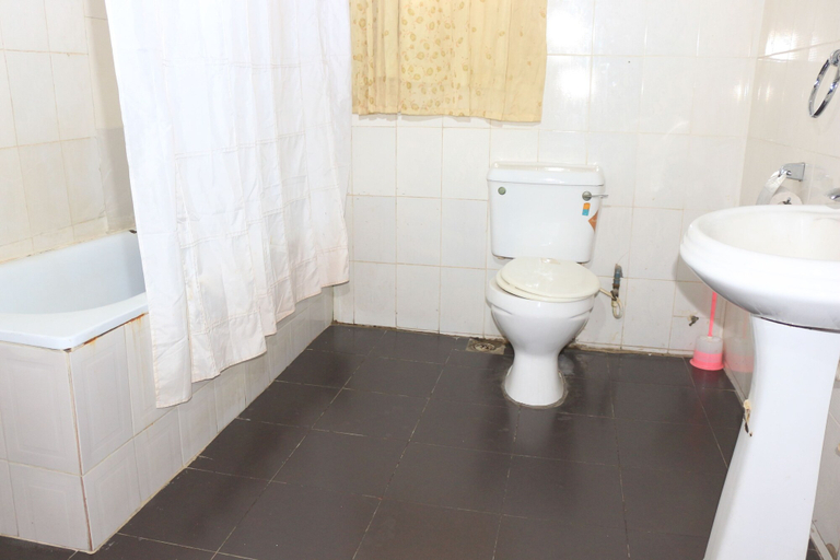 Bathroom 5, Liz Ani Hotel Annex, Calabar