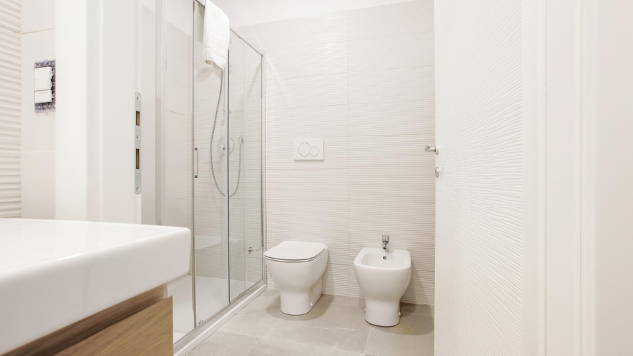 Bathroom, Bergonzoli Place, Milano