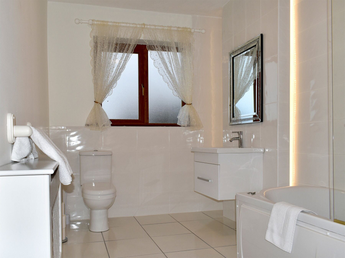 Bathroom 3, Behy Lodge Glenbeigh