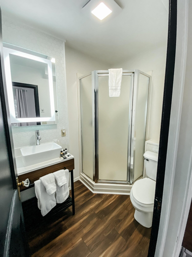 Bathroom 3, Cascade Lodge, Cook